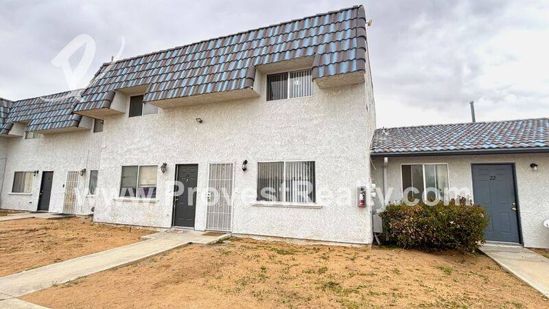 Townhouse for rent at 22544 Sioux Rd #23, Apple Valley, CA 92308