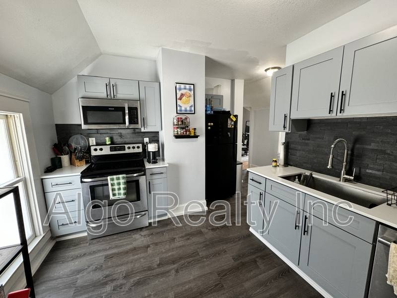 Apartment for rent at 648 Iglehart Ave #2, Saint Paul, MN 55104