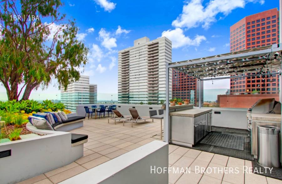 Apartment for rent at 1168 S Barrington Ave, Los Angeles, CA 90049
