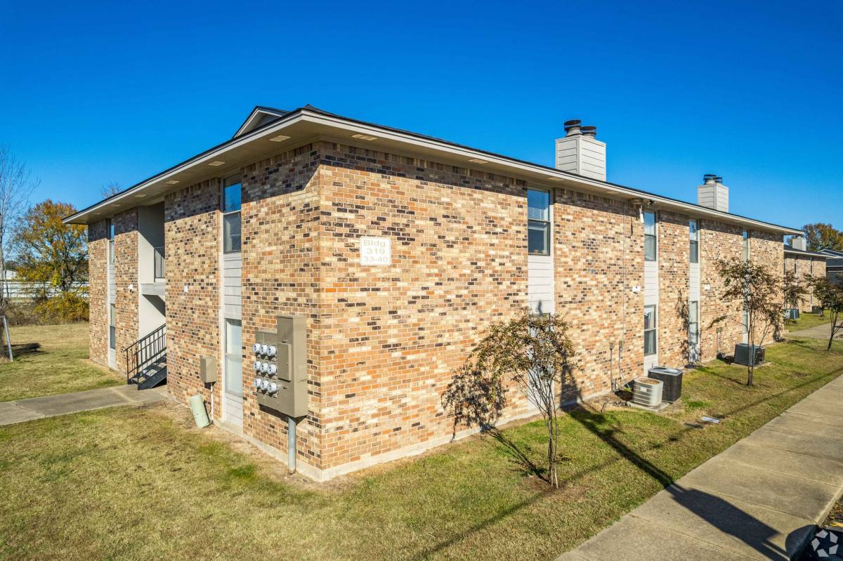 Apartment for rent at 323 Woodale Dr, Monroe, LA 71203