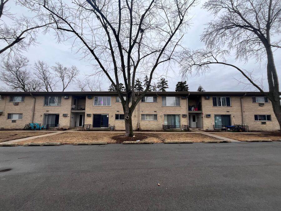 Apartment for rent at 320 N Harvard Ave E, Villa Park, IL 60181