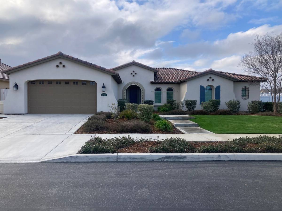 House for rent at 12727 Medallion Dr, Bakersfield, CA 93311