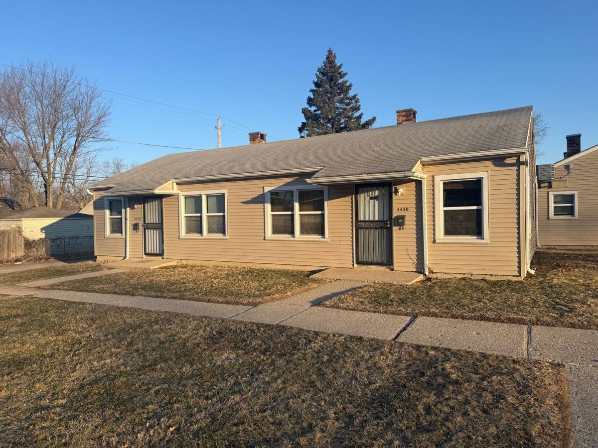 Apartment for rent at 4330 S Anthony Blvd, Fort Wayne, IN 46806