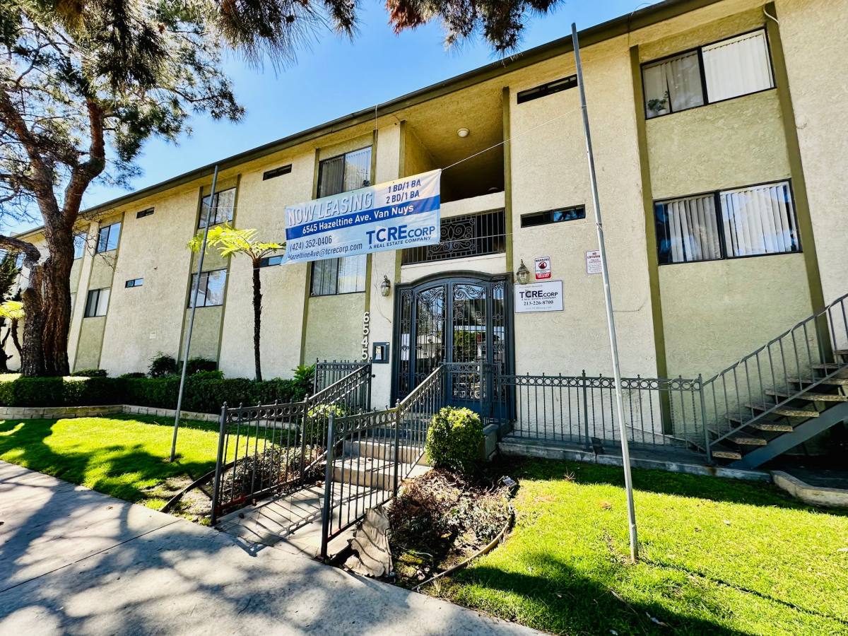 Apartment for rent at 6545 Hazeltine Ave, Van Nuys, CA 91401