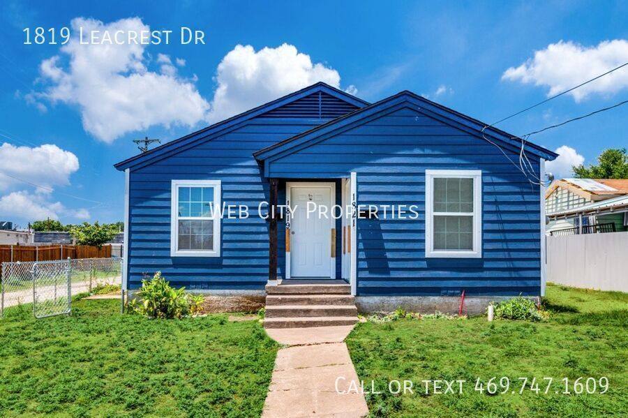 Apartment for rent at 1819 Leacrest Dr, Dallas, TX 75216