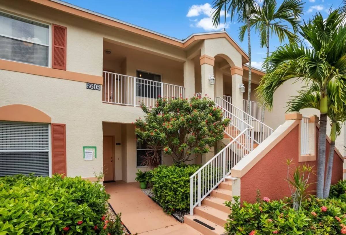 Condo for rent at 6605 Huntington Lakes Circle, Naples, FL 34119