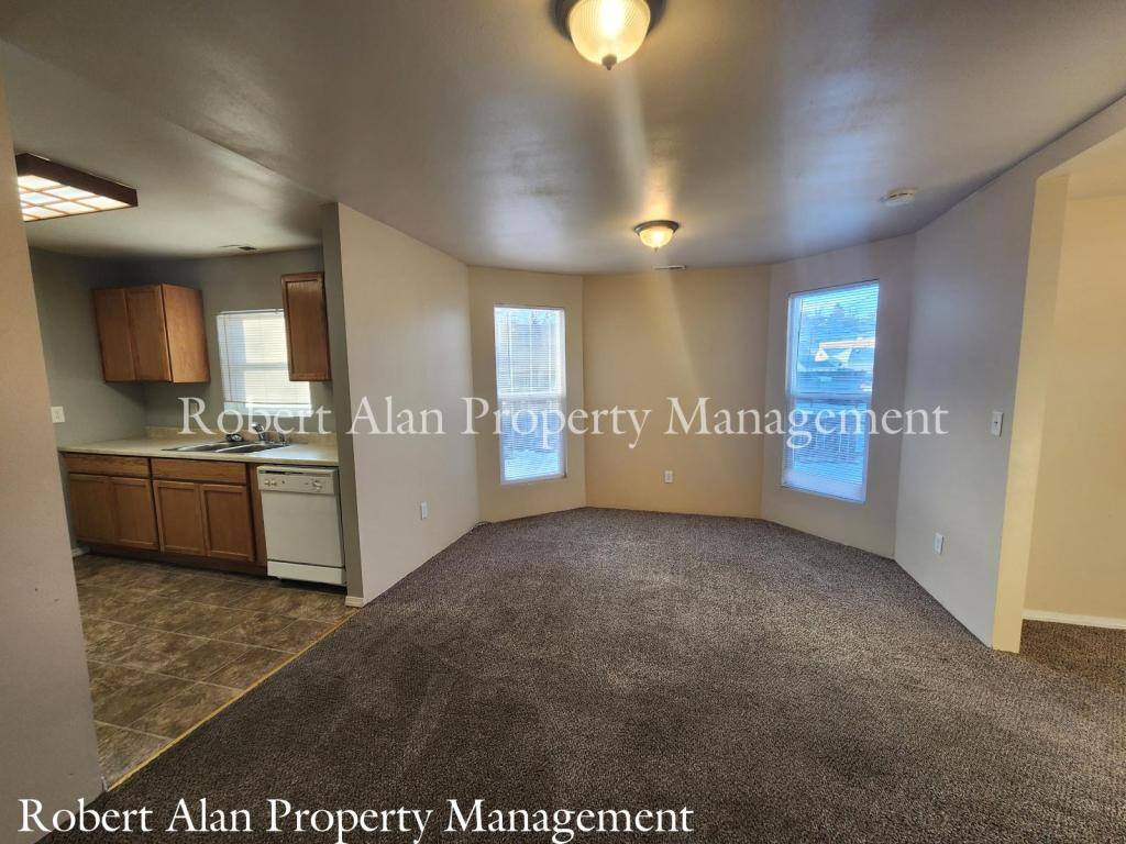House for rent at 114 SE 9th Dr, Pendleton, OR 97801