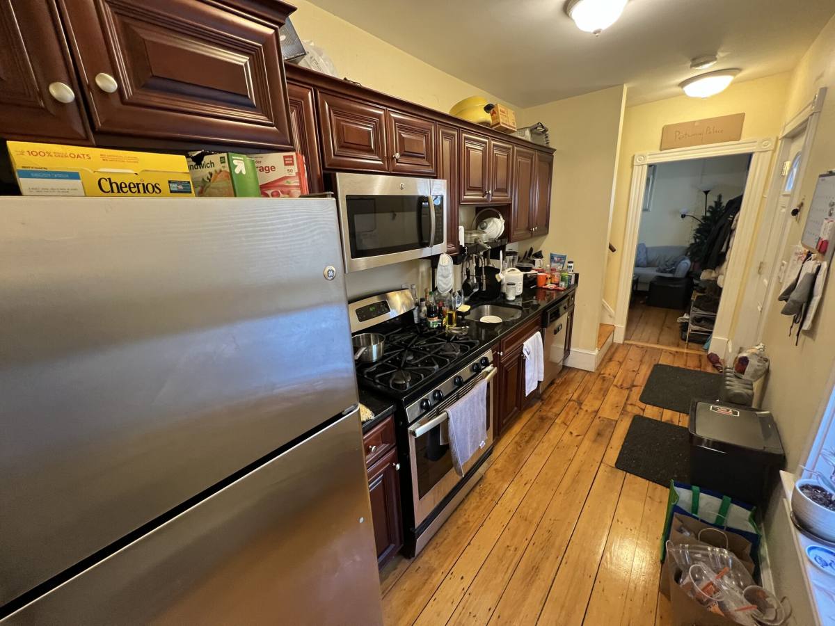 Apartment for rent at 6 White St Place #1R, Cambridge, MA 02140