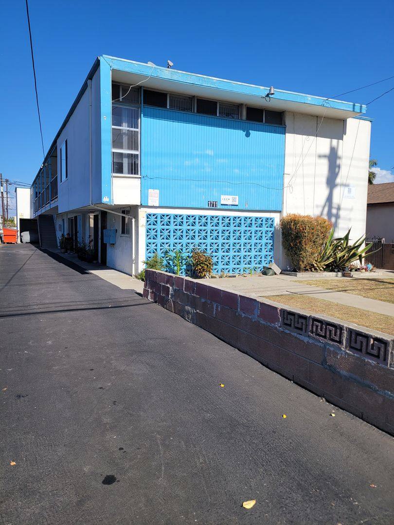 Apartment for rent at 1711 Marine Ave, Gardena, CA 90247