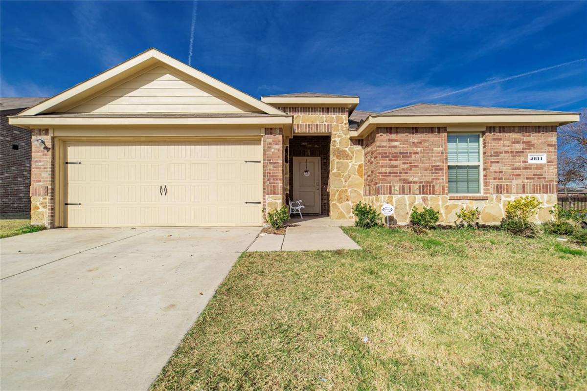 2611 Hutchins Dr, Seagoville, TX 75159