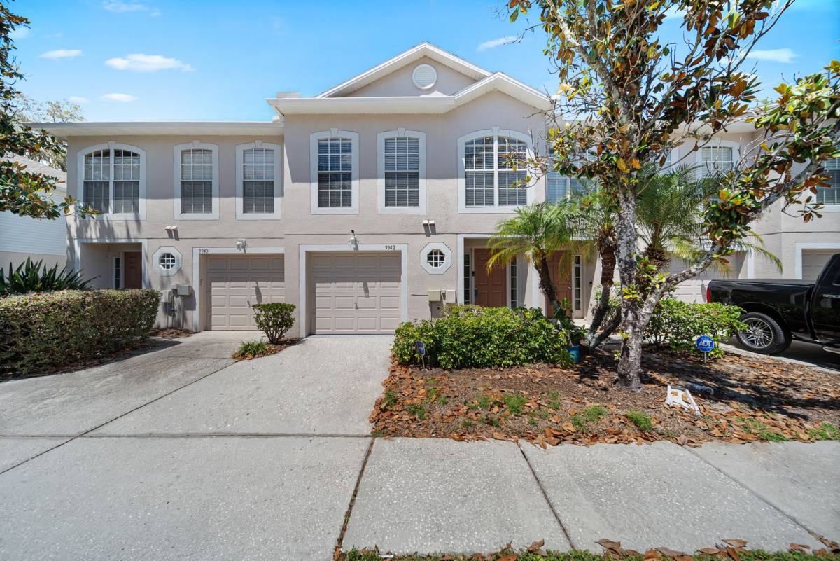 Townhouse for rent at 9942 Ashburn Lake Dr, Tampa, FL 33610