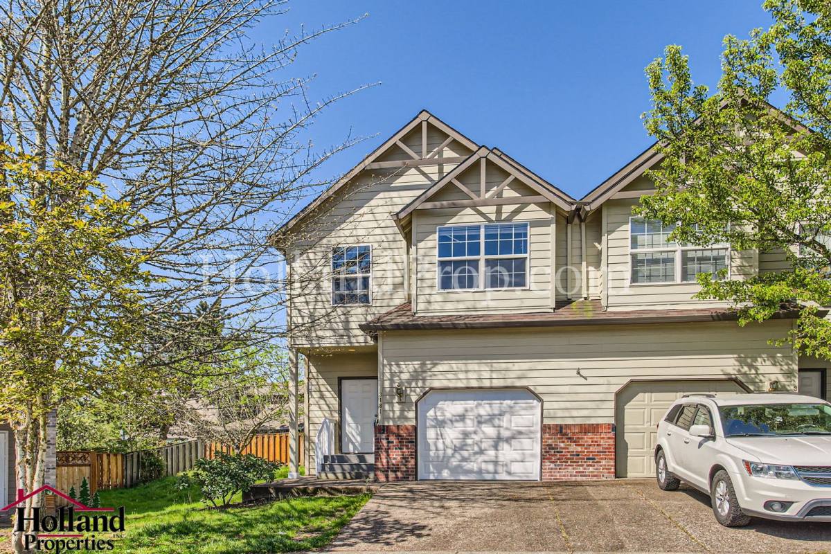 Apartment for rent at 3131 3133 NE, Hillsboro, OR 97124