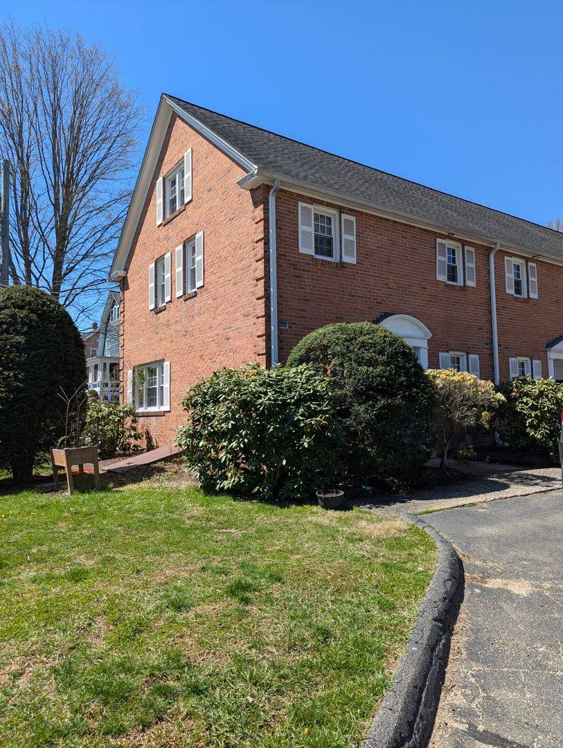 Apartment for rent at 501 Maple Ave, Cheshire, CT 06410