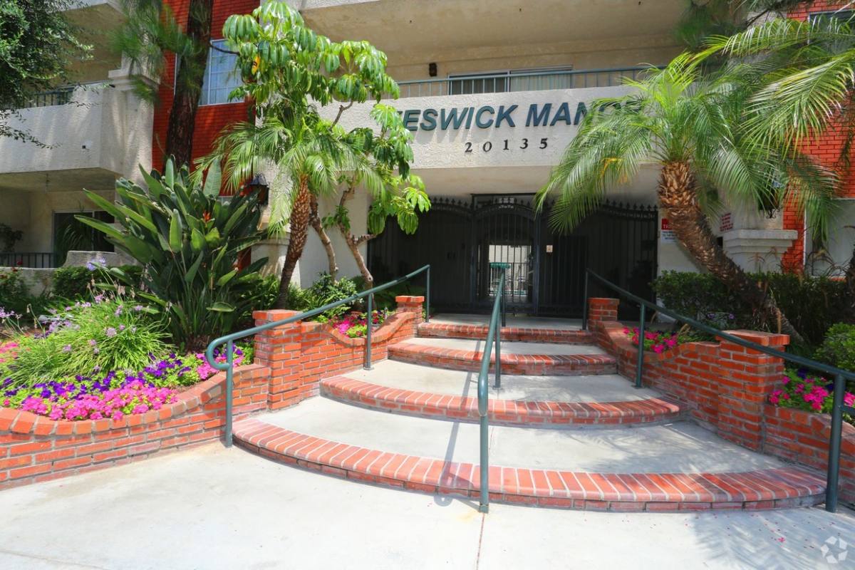 Apartment for rent at 20135 Keswick St, Winnetka, CA 91306