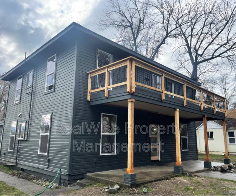 Apartment for rent at 509 NW C St #1, Grants Pass, OR 97526
