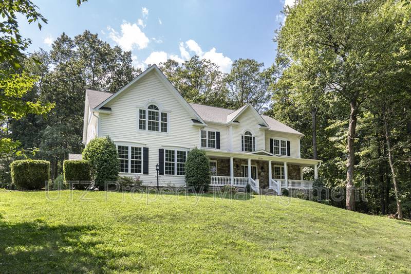 House for rent at 3230 Sidetracked Dr, New Windsor, MD 21776