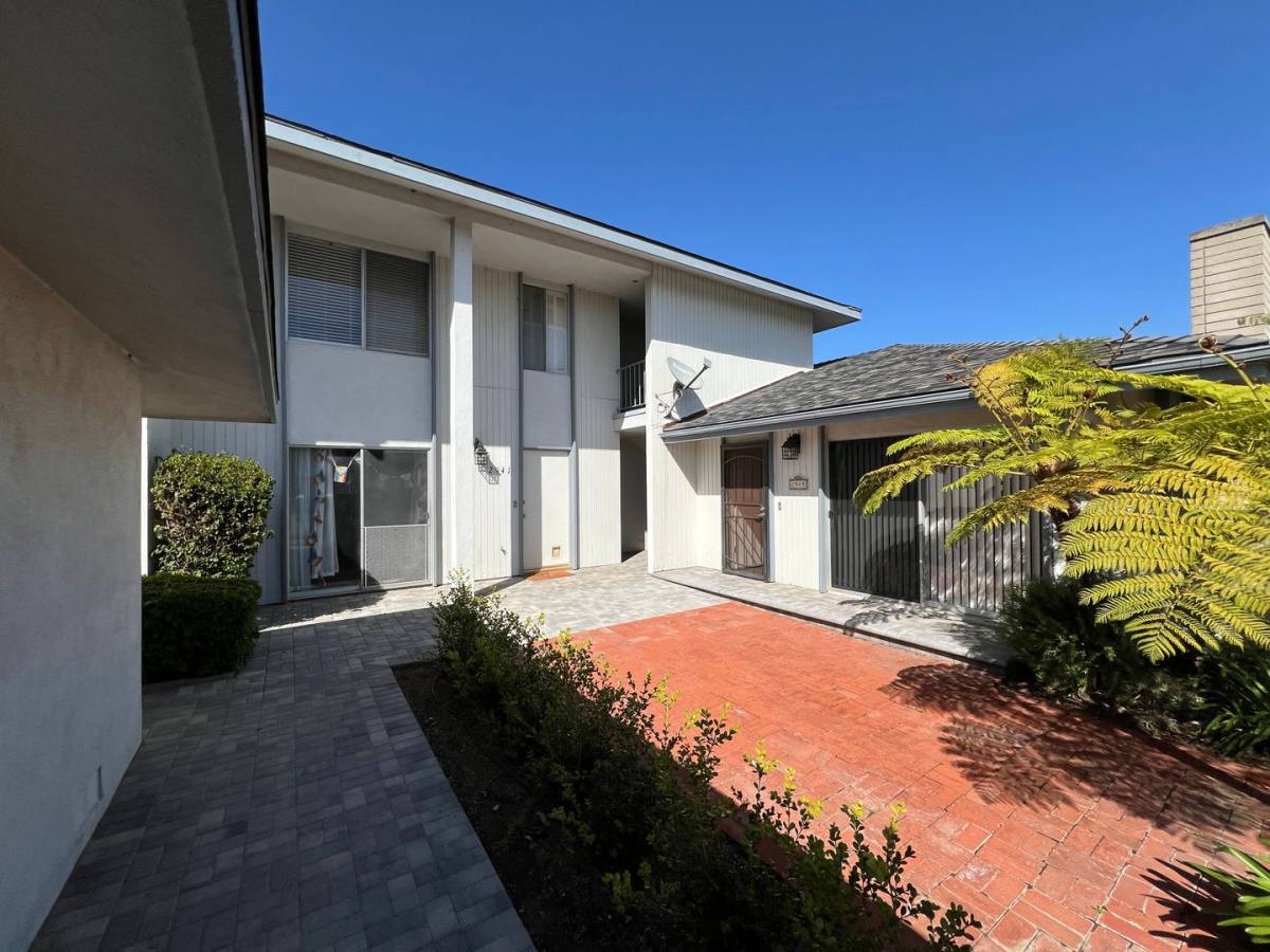 Apartment for rent at 2943 Lexington Dr, Ventura, CA 93003