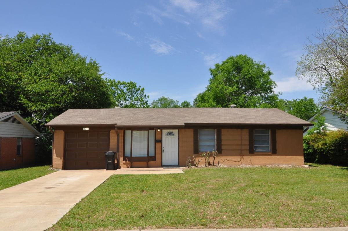 House for rent at 1319 Barbara St, Mesquite, TX 75149