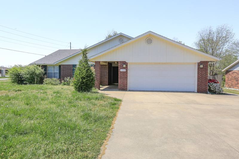 House for rent at 2202 S K St, Rogers, AR 72758