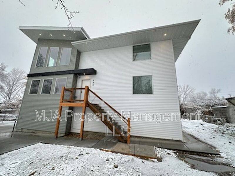 498 E Fort Union Blvd, Midvale, UT 84047