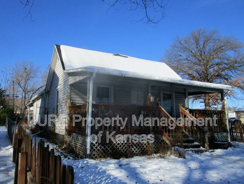 House for rent at 1021 SW Woodward Ave, Topeka, KS 66604