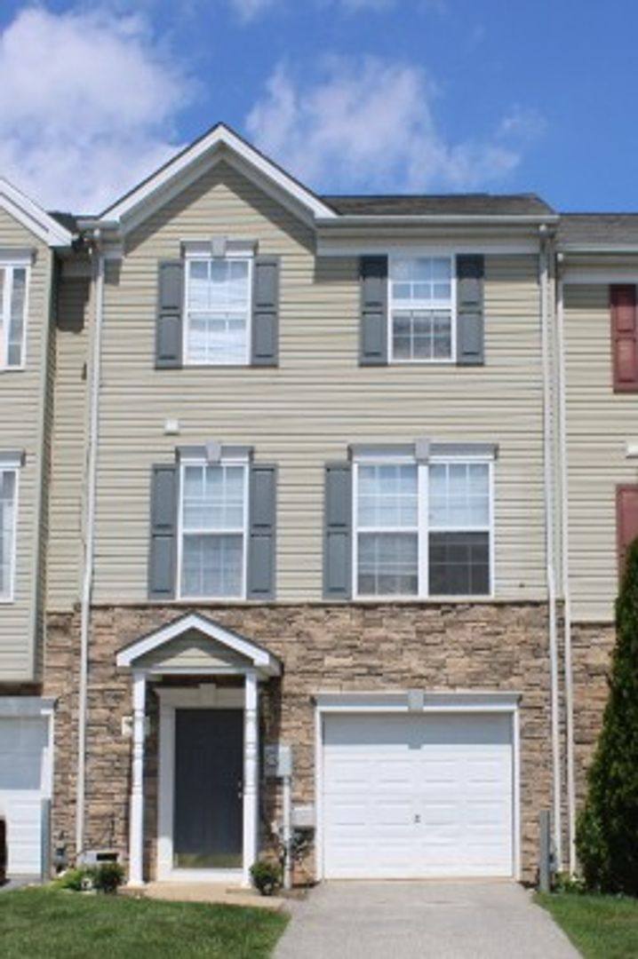 House for rent at 108 Bruaw Dr, York, PA 17406
