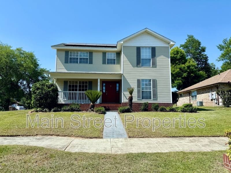House for rent at 2121 Pin High Dr, Pensacola, FL 32526