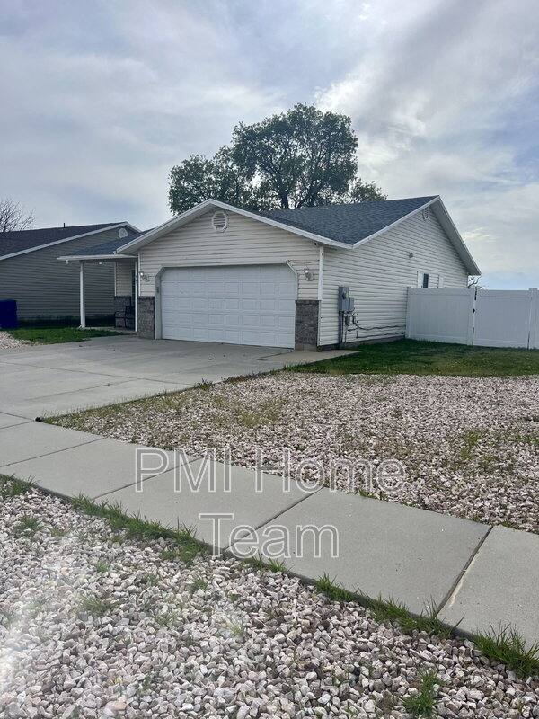 House for rent at 427 Downs Dr, Ogden, UT 84404
