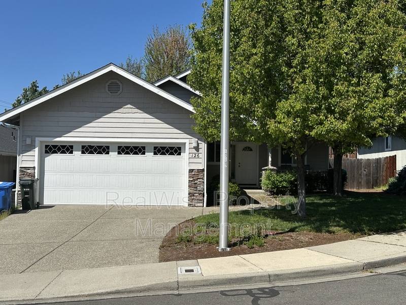 House for rent at 126 Aztec Court, Grants Pass, OR 97527