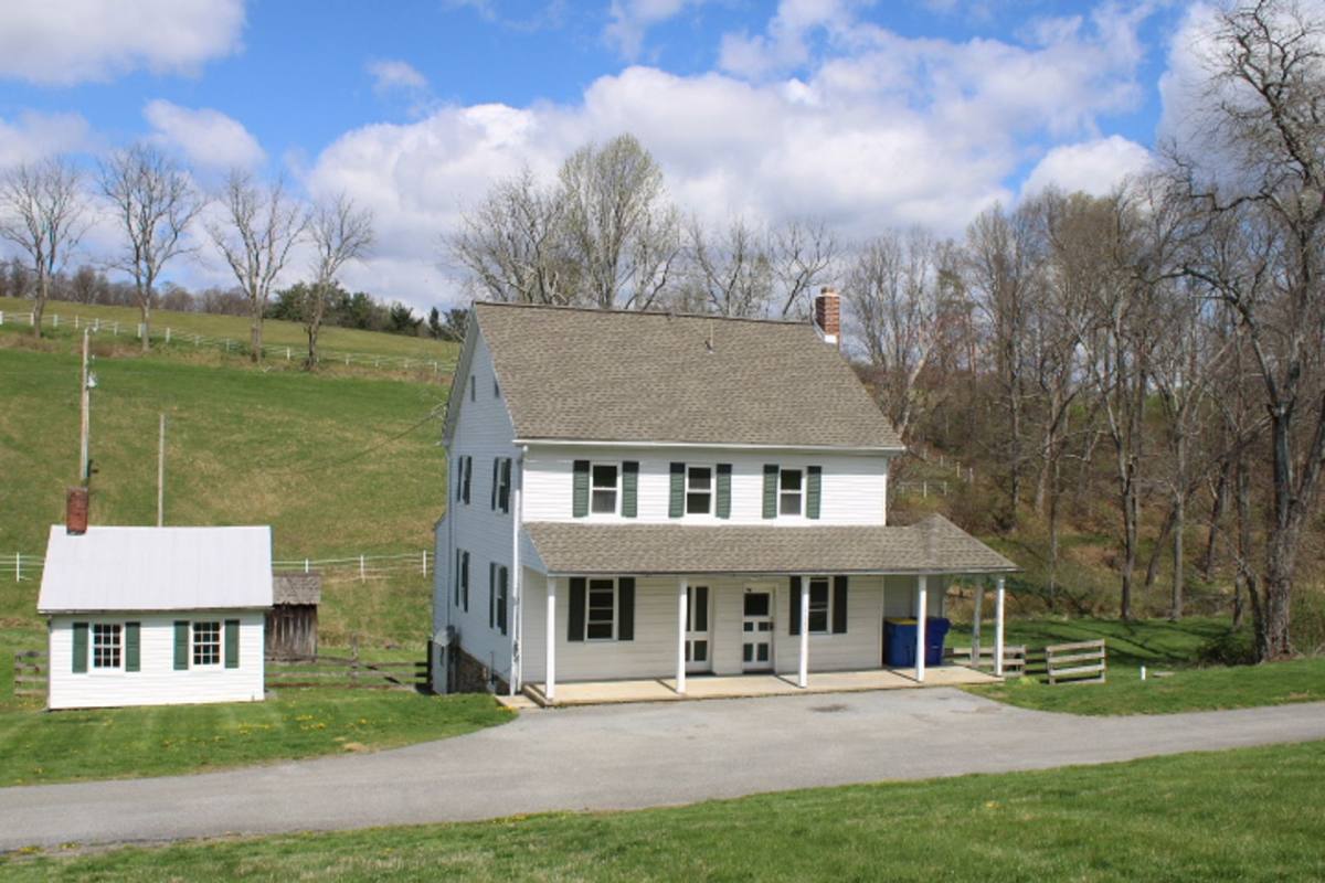 House for rent at 11350 White Oak Rd, New Freedom, PA 17349