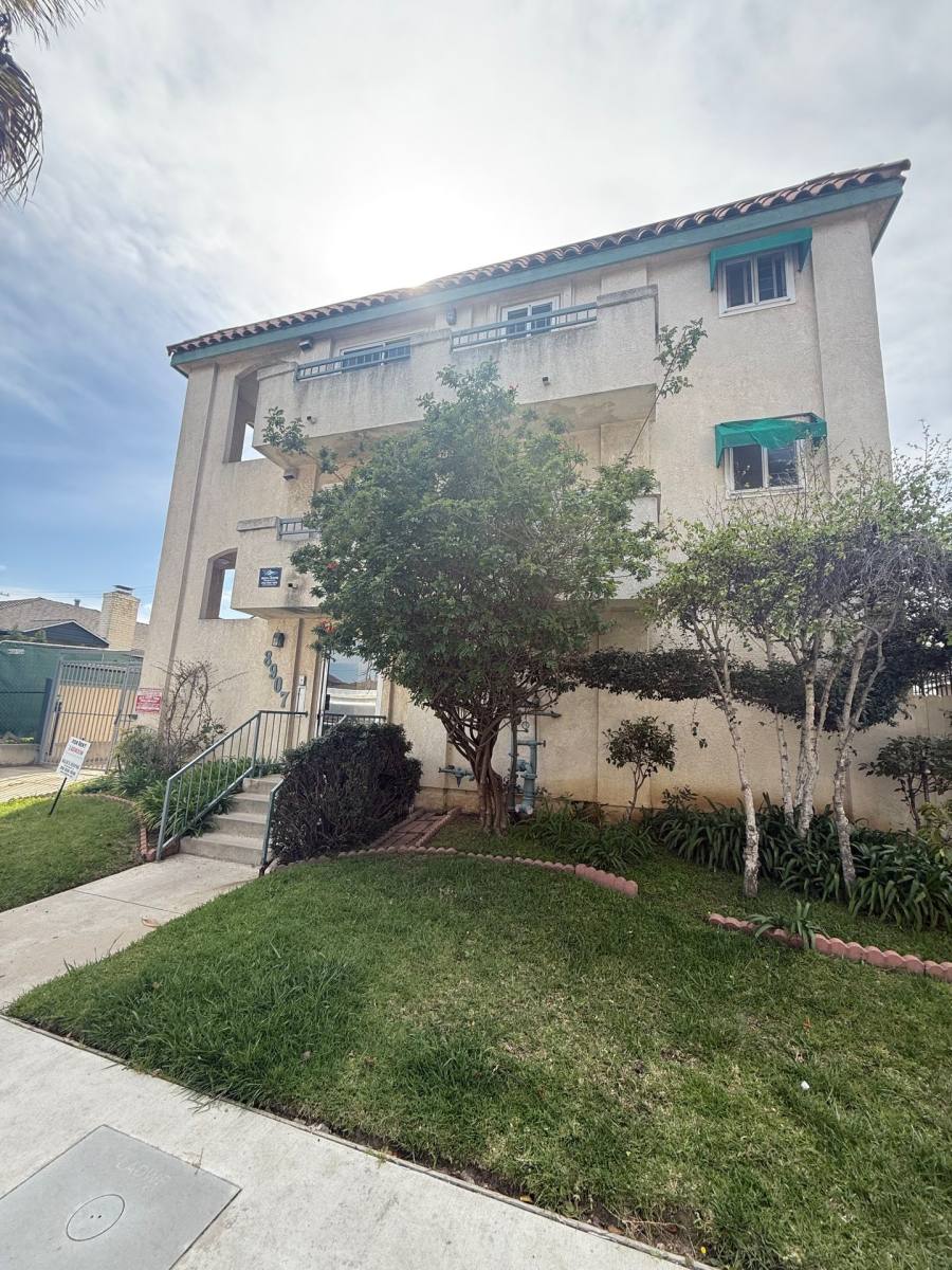 Apartment for rent at 8907 Ramsgate Ave, Los Angeles, CA 90045