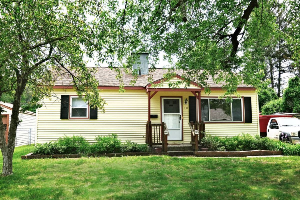 House for rent at 10 Sherwood Dr, Latham, NY 12110