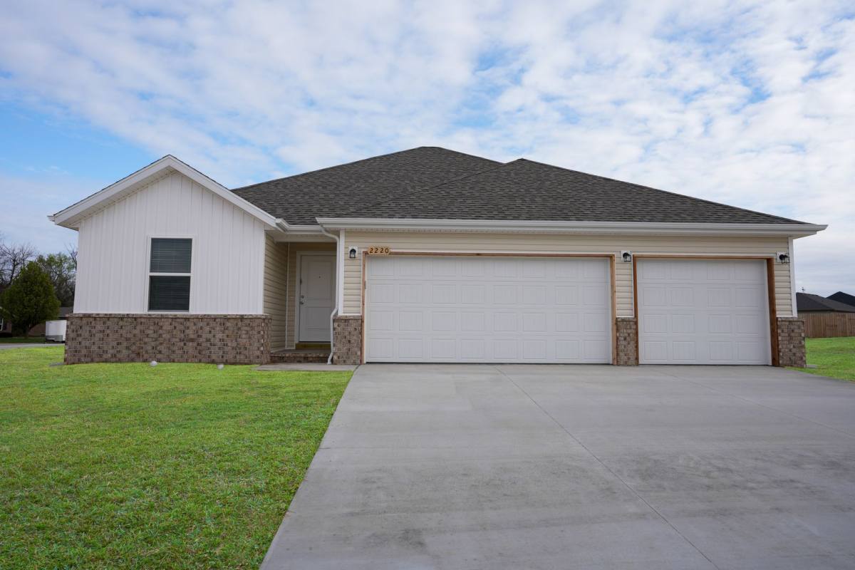 House for rent at 2220 S Cheri Dr, Bolivar, MO 65613