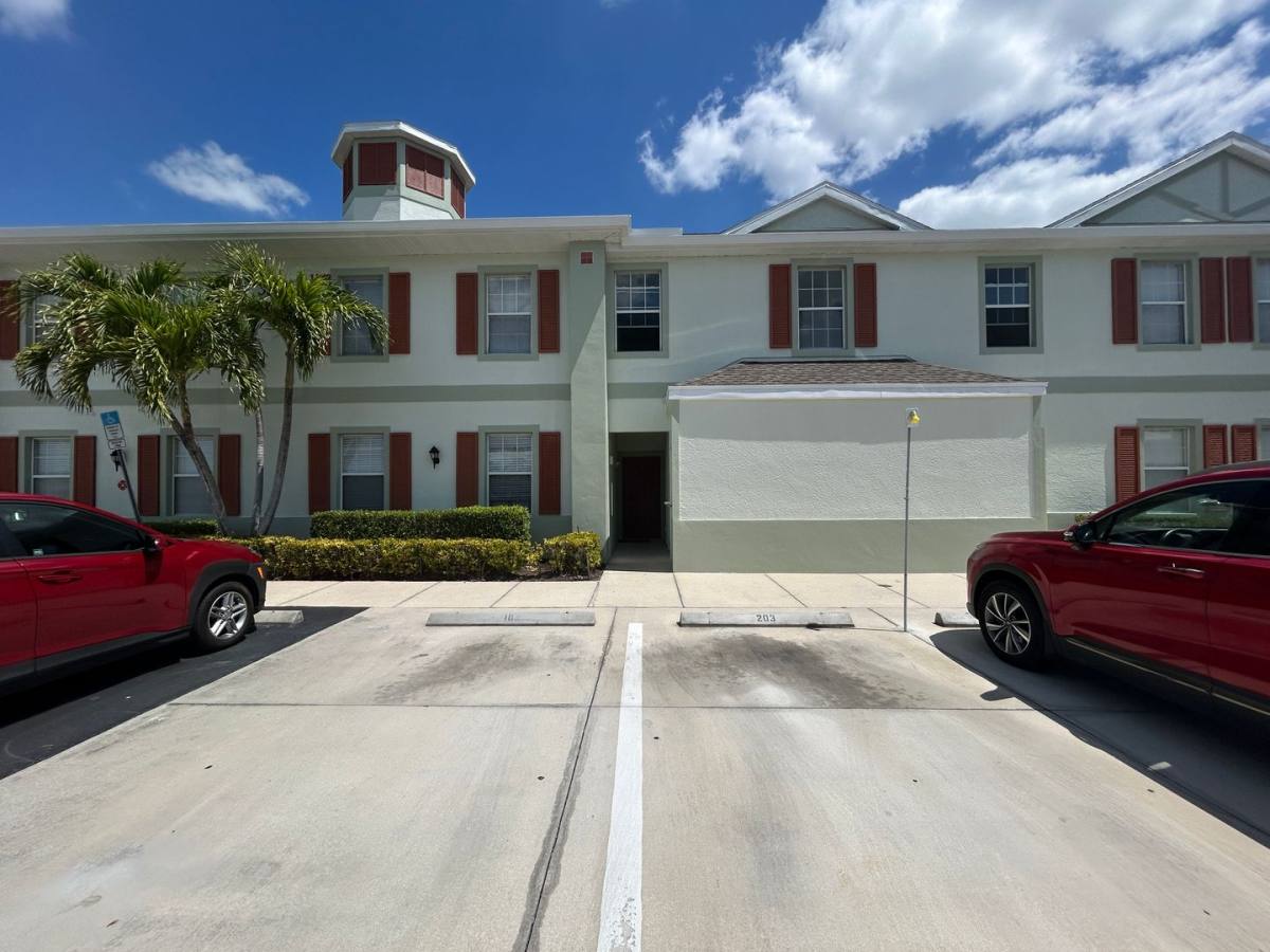 Townhouse for rent at 3525 Milan Dr, Fort Myers, FL 33916