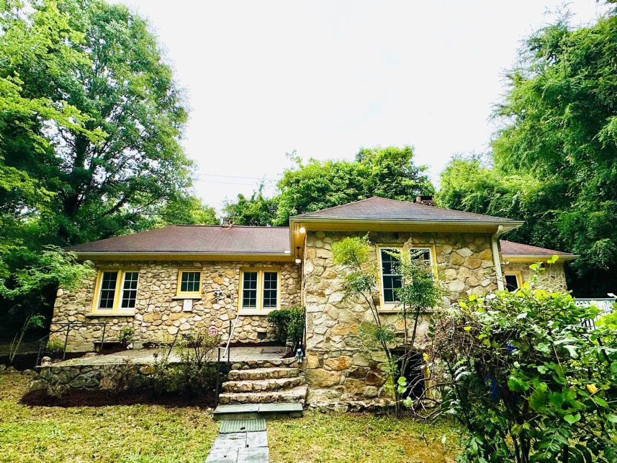 House for rent at 735 Raleigh Rd, Chapel Hill, NC 27514