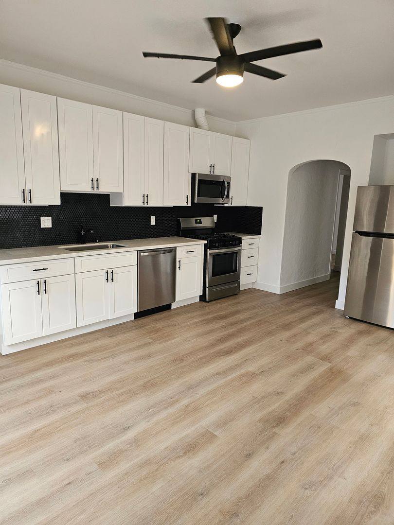 Apartment for rent at 6439 Orange St, Los Angeles, CA 90048