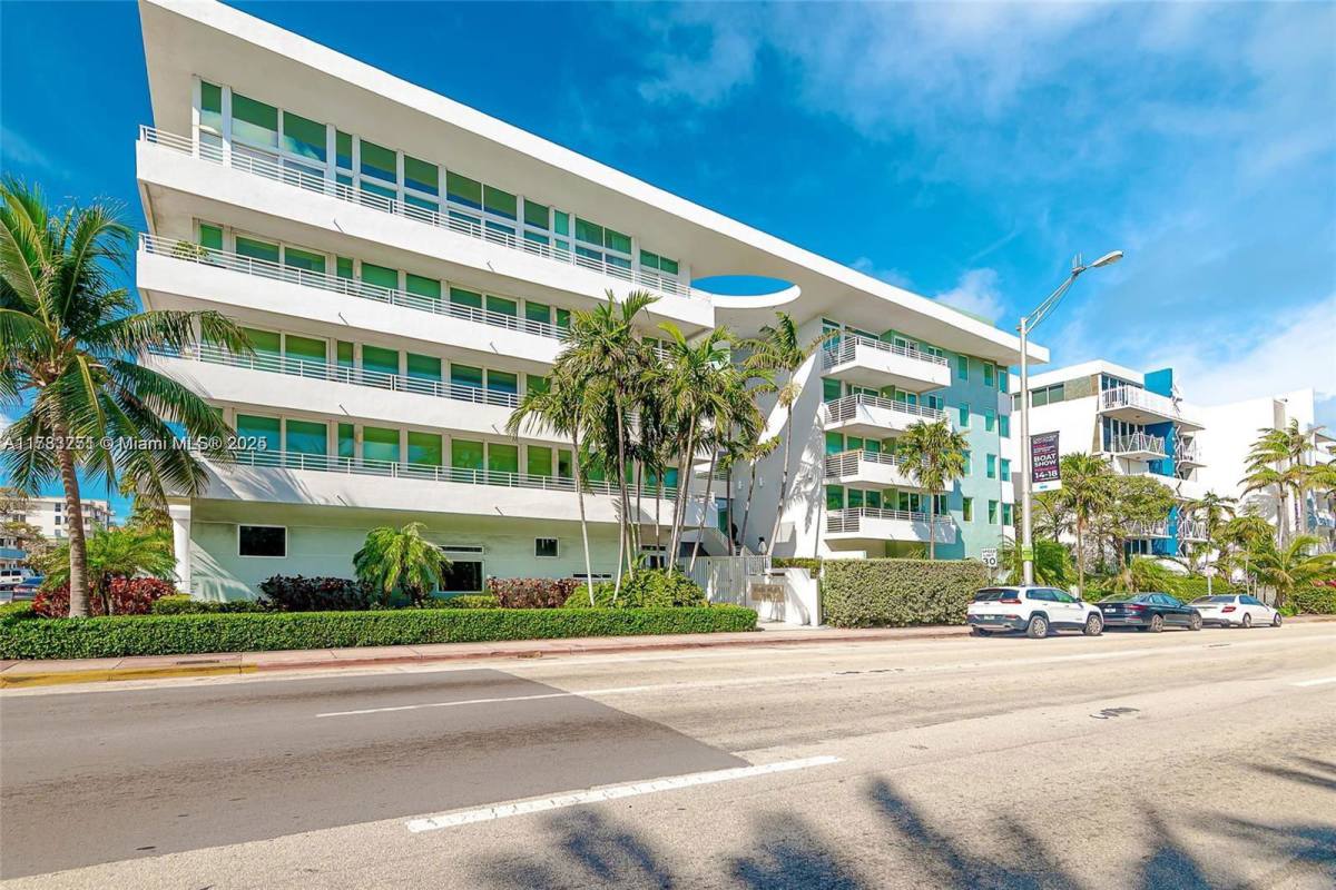 Apartment for rent at 7800 Collins Ave, Miami Beach, FL 33141
