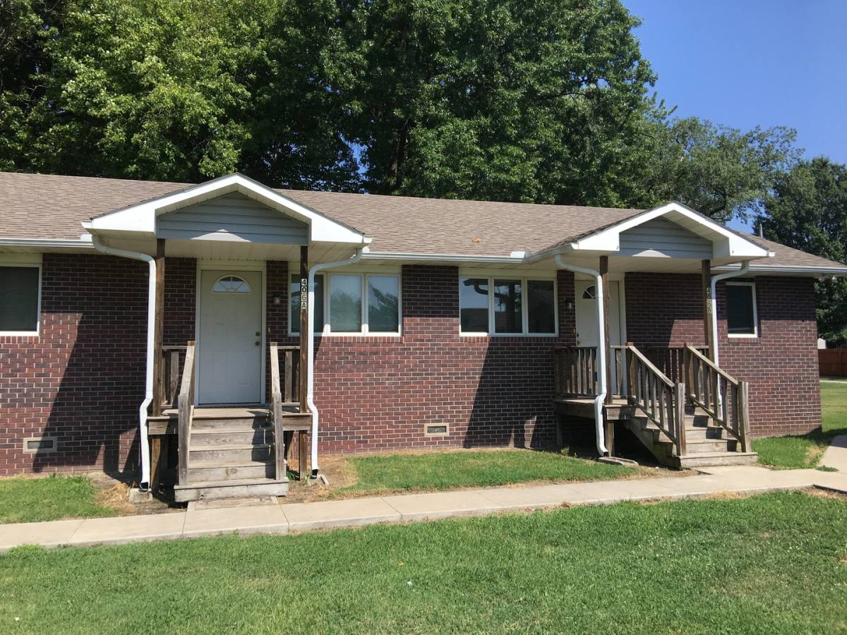 Apartment for rent at 406 E Adams St, Pittsburg, KS 66762