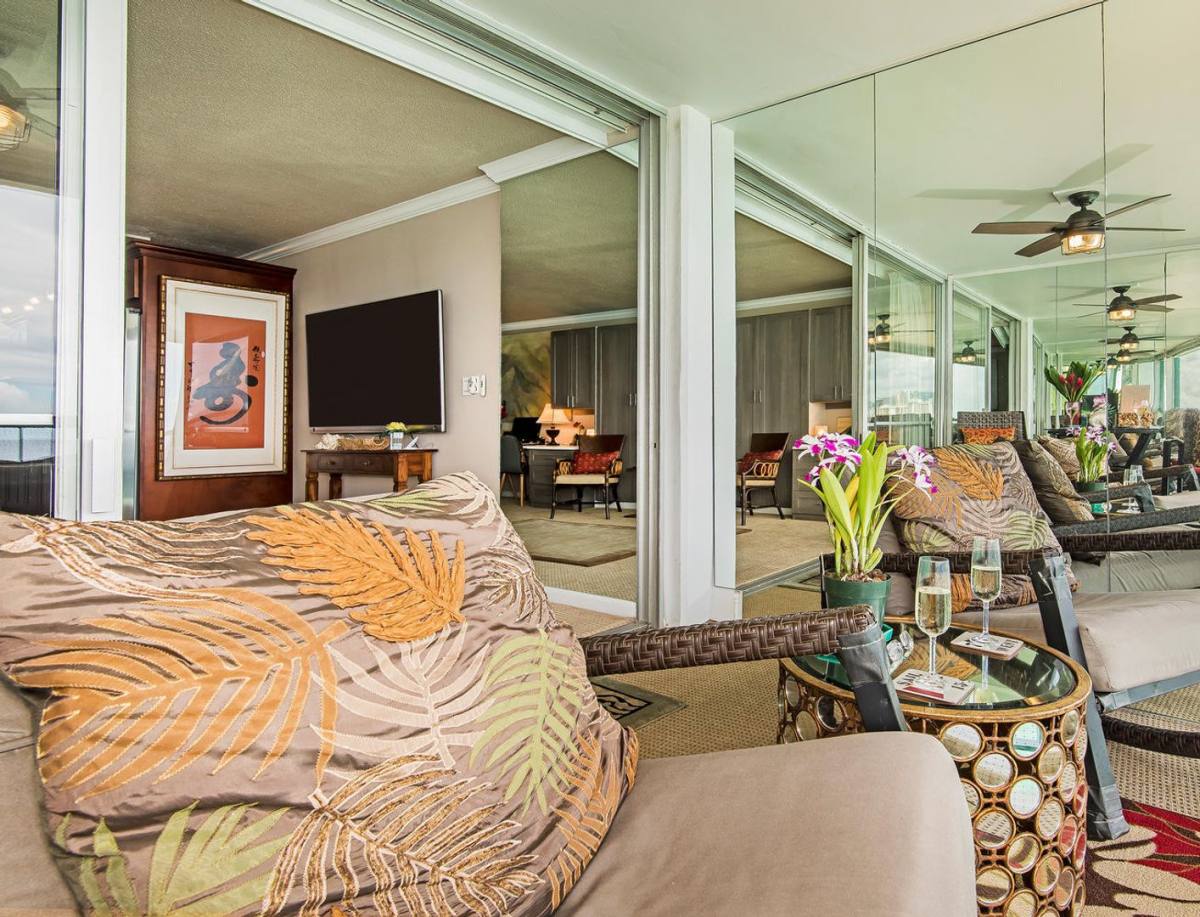Apartment for rent at 2877 Kalakaua Ave, Honolulu, HI 96815