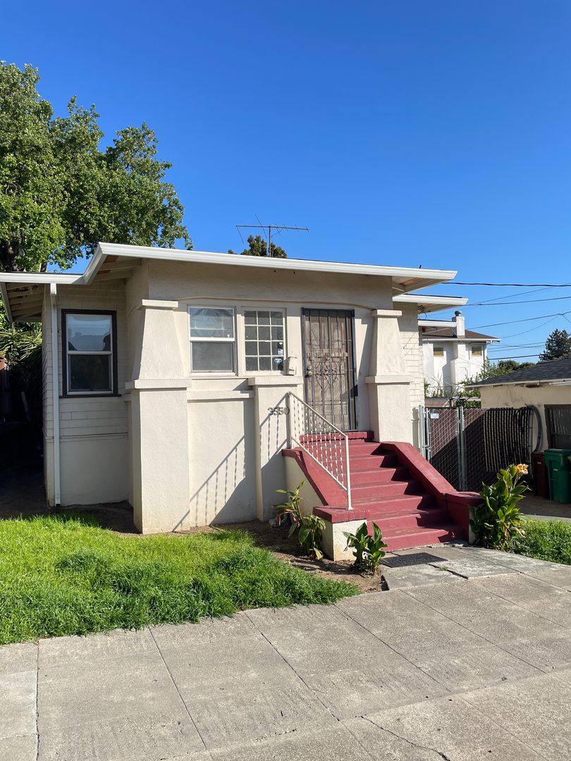 House for rent at 3550 Maple Ave, Oakland, CA 94602