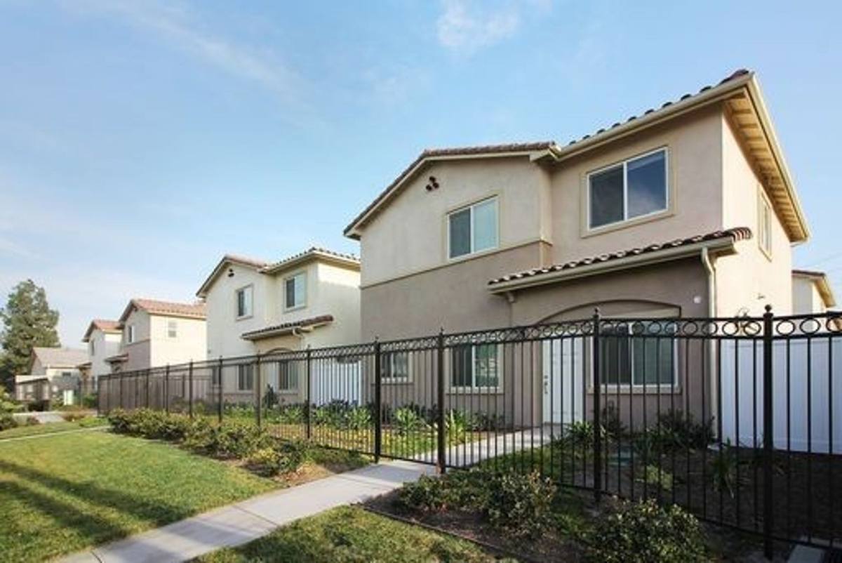 Townhouse for rent at 11942 Terra Bella St, Sylmar, CA 91342