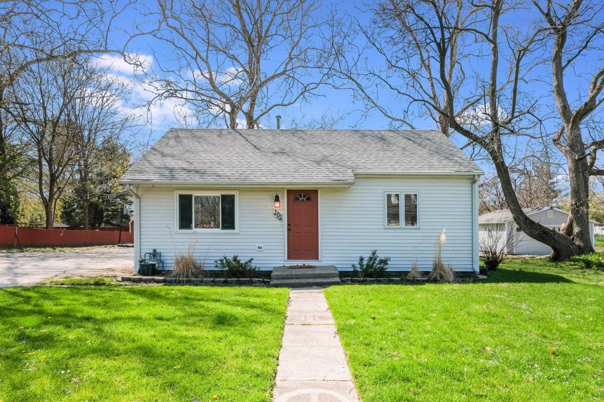 House for rent at 201 W Church St, Seymour, IL 61875