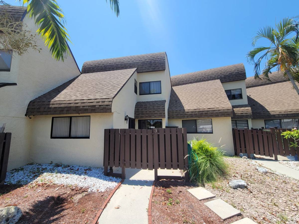 Townhouse for rent at 1170 Lake McGregor Dr, Fort Myers, FL 33919