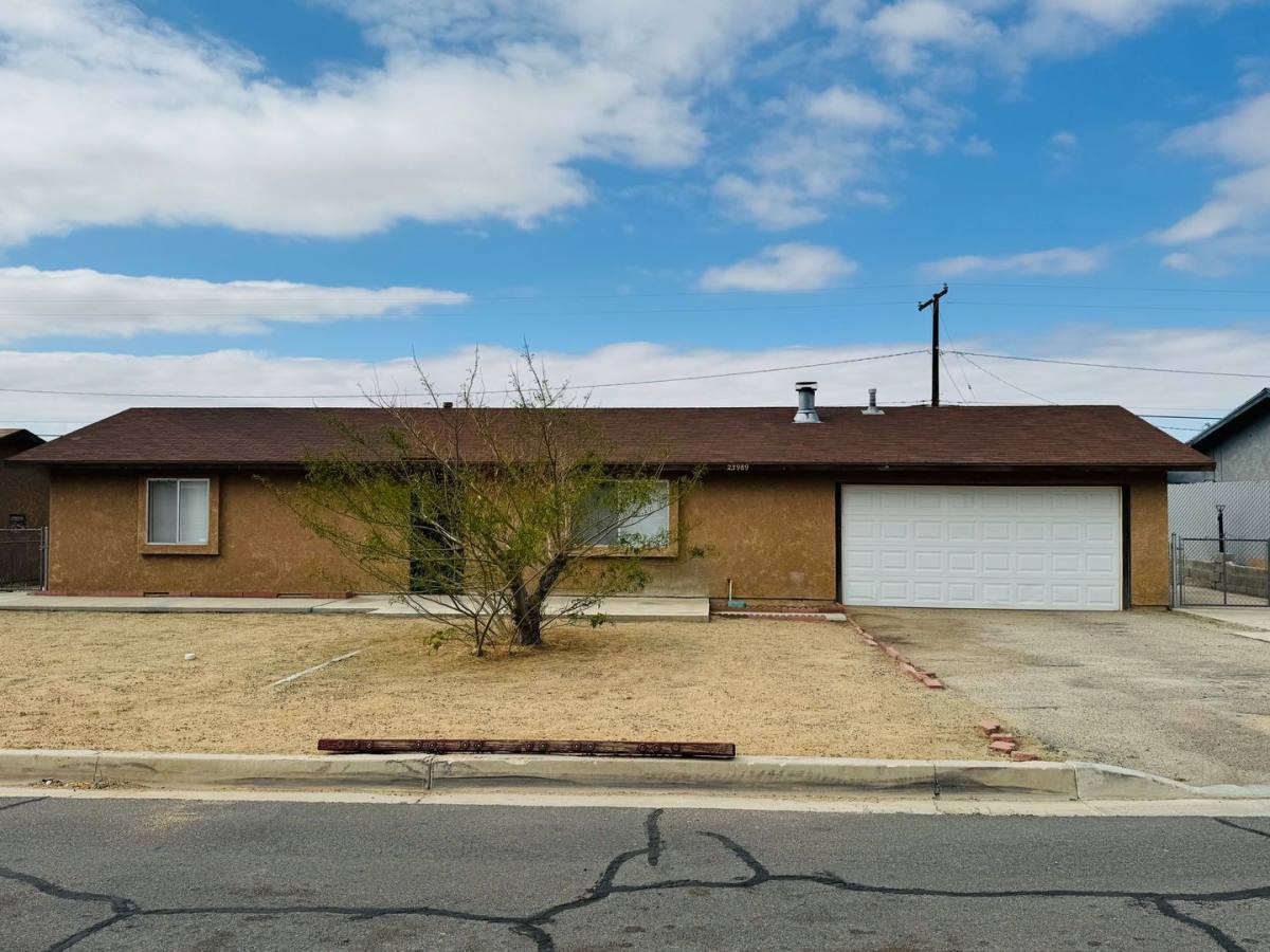 House for rent at 23989 Tahquitz Rd, Apple Valley, CA 92307