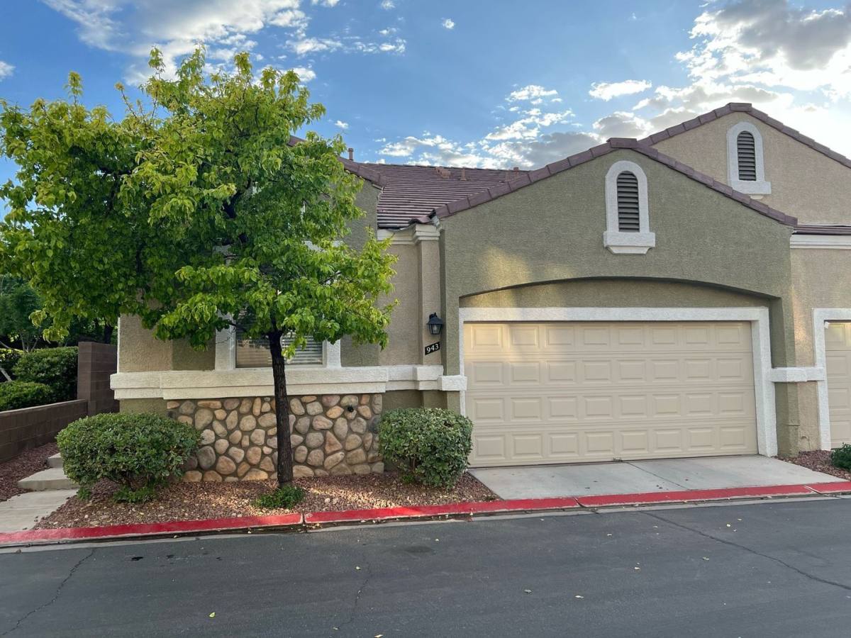 Townhouse for rent at 943 Coatbridge St, Las Vegas, NV 89145