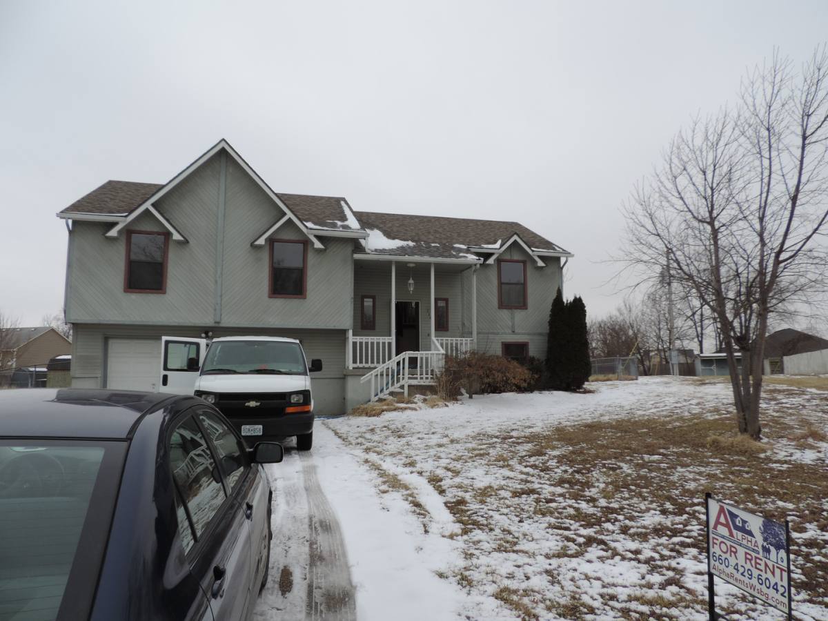House for rent at 114 SE 611 Rd, Warrensburg, MO 64093