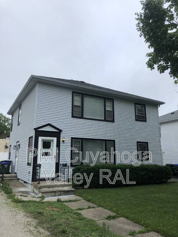 Apartment for rent at 2420 21st St, Cuyahoga Falls, OH 44223