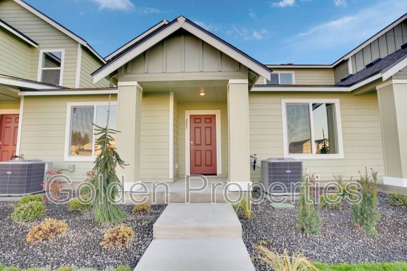 Townhouse for rent at 223 E Lupine Lane, Hayden, ID 83835