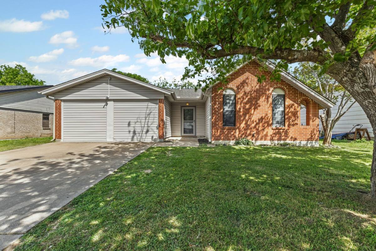 House for rent at 1420 Laurel Lane, Cleburne, TX 76033