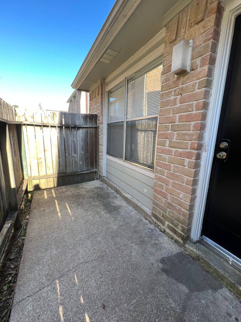 Townhouse for rent at 16700 Kuykendahl Rd, Houston, TX 77068